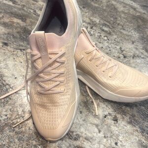 Tree Flyer 2 Lace Up Running Shoes, Peach. Never worn.